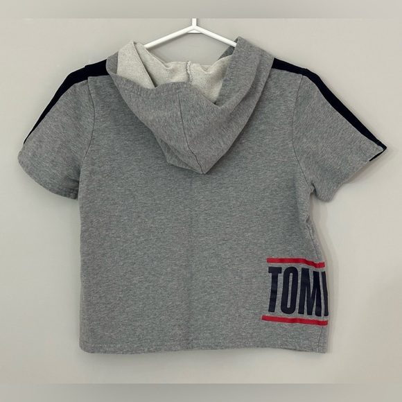 ⭐️Like New⭐️ Youth Hooded Short Sleeve Top- Size Small - Picture 2 of 6